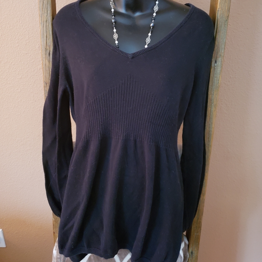 ⚡3 for $6. Bcbg v neck sweater
